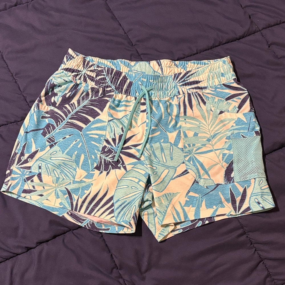 Columbia Women's Tropical Leaf Athletic PFG Shorts in Blue and Cream